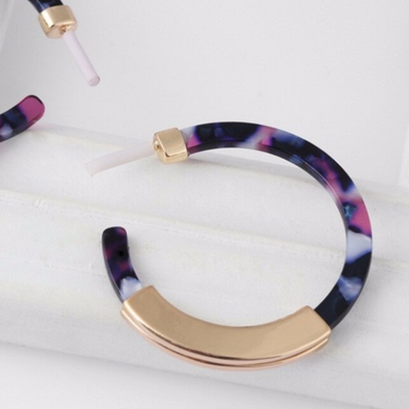Purple Gold Bar Acrylic Tortoise Hoop Earrings - Picture 6 of 7